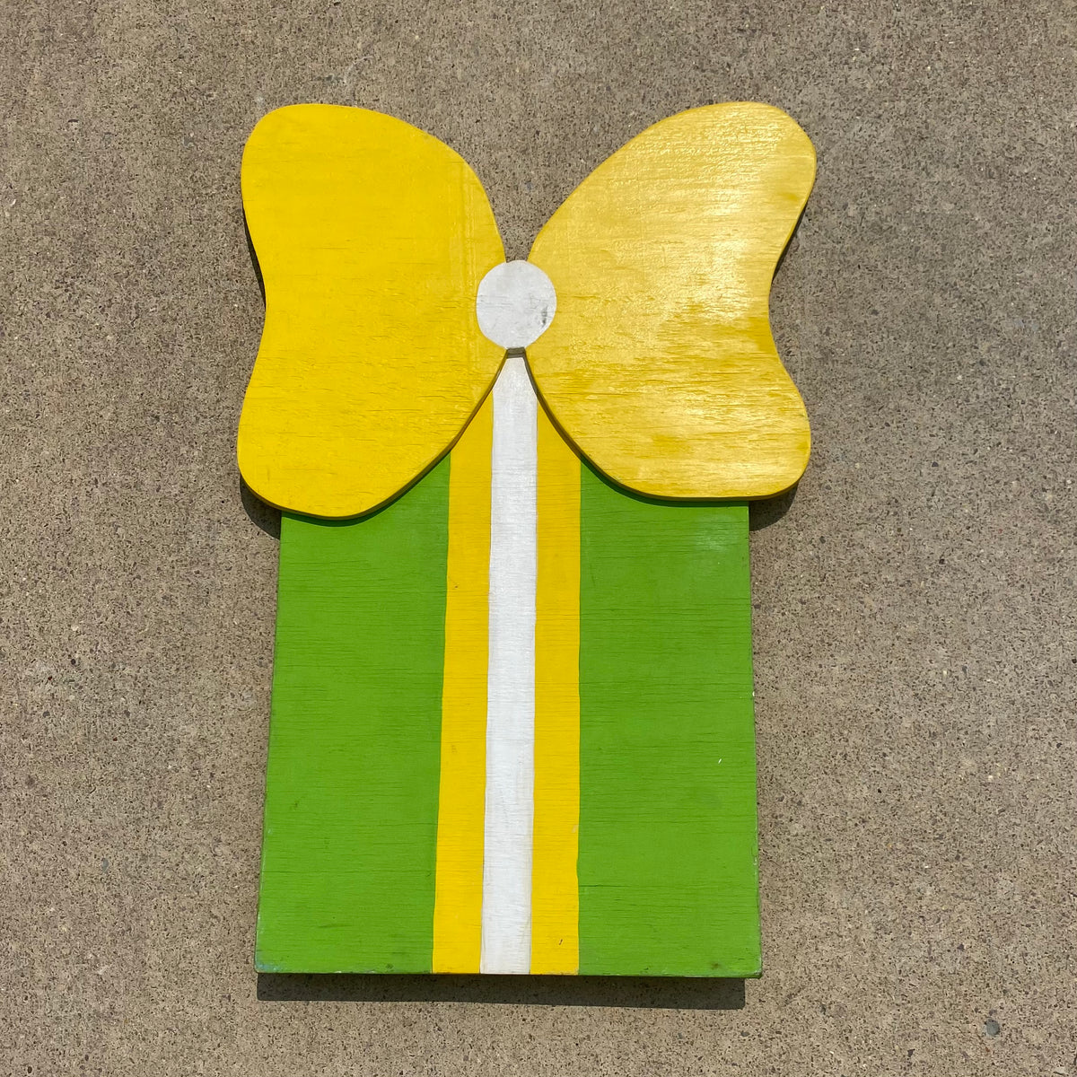 Green Present with Yellow Ribbon – Yard Sprinkles