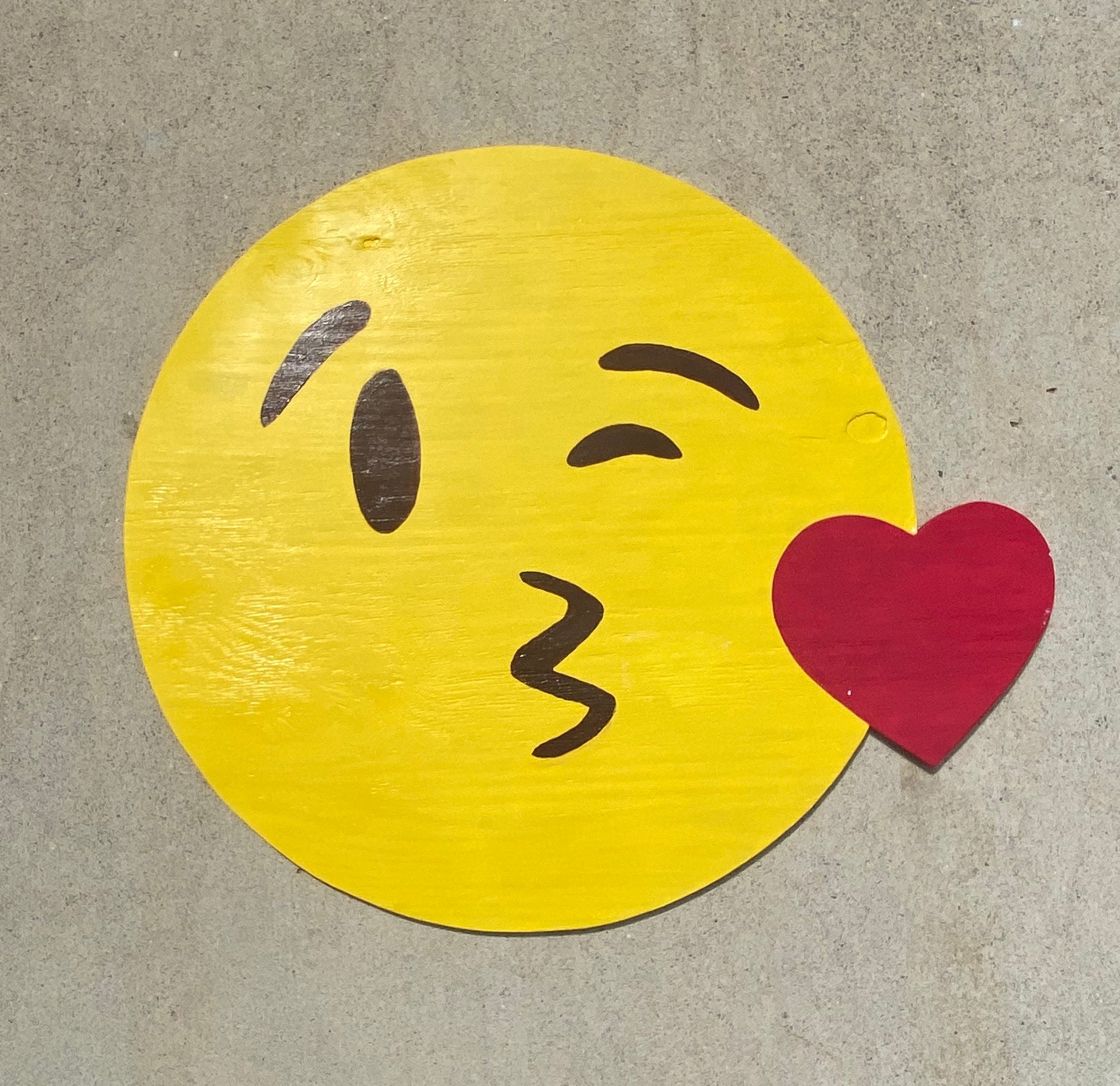Kissing Emoji